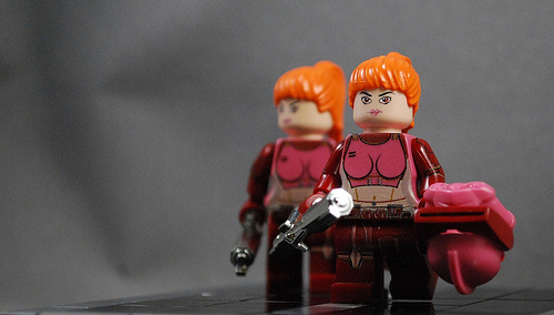 custom star wars weapons. these two female Lego starwars